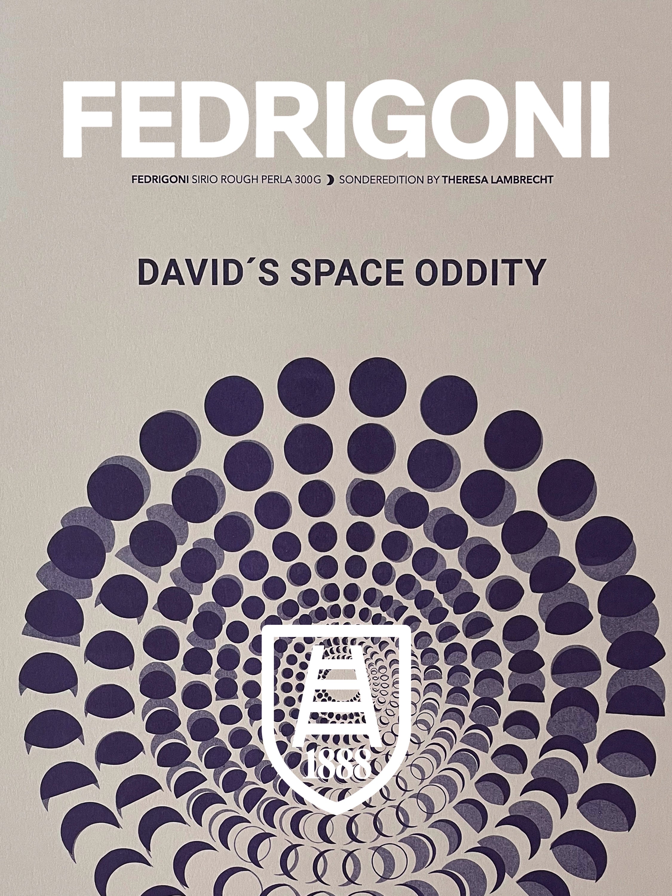 Moon Code Poster von Theresa Lambrecht inspiriert von David Bowies Space Oddity (1969) und Moonage Daydream (1972) · Mondphasen-Kunst auf Fedrigoni Special Paper · limitierte Edition für Musikfans, Designliebhaber:innen und Kunstsammler:innen · visuelles Muster kosmischer Rhythmen zwischen Popkultur, Mond und Fantasie