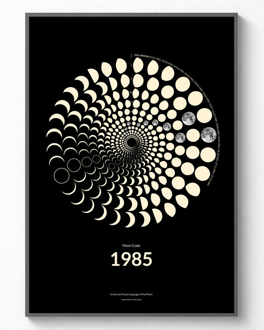 1985 Moon Code Poster im Rahmen – Minimalistisches Mondphasen Design