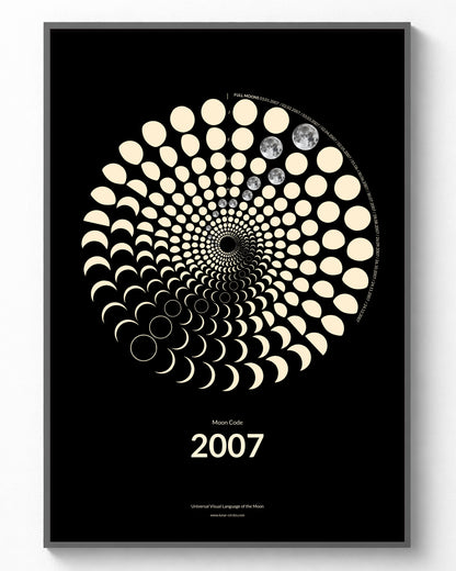 2007 Moon Code Poster im Rahmen – Minimalistische Mondphasen Wandkunst im A3 Format
