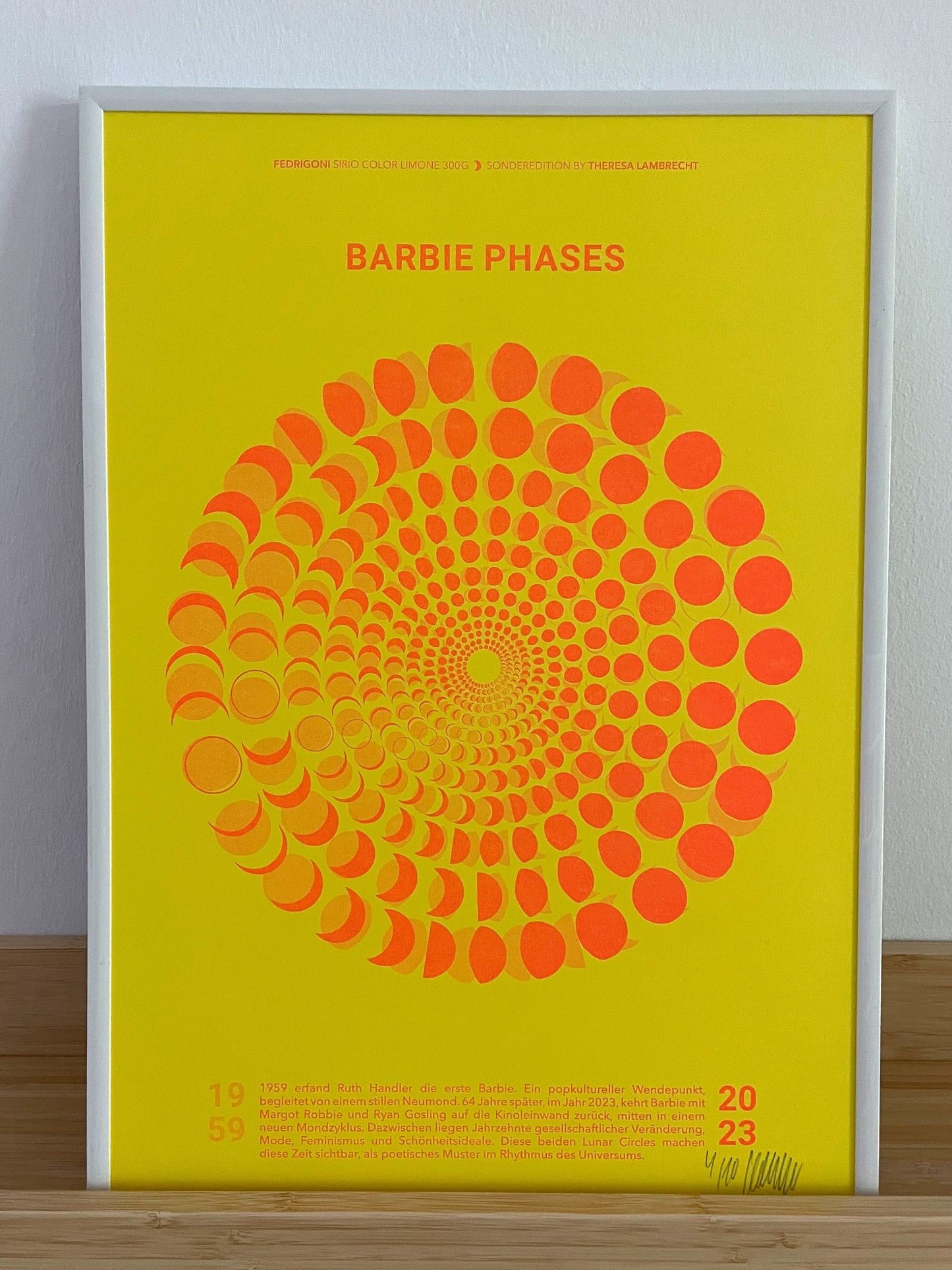 Limitierter Kunstdruck der Mondphasen von 1959 und 2023 auf Fedrigoni Papier. Inspiriert von der Erfindung der Barbie und dem Barbie Film mit Margot Robbie und Ryan Gosling. A3 Poster Design von Theresa Lambrecht.