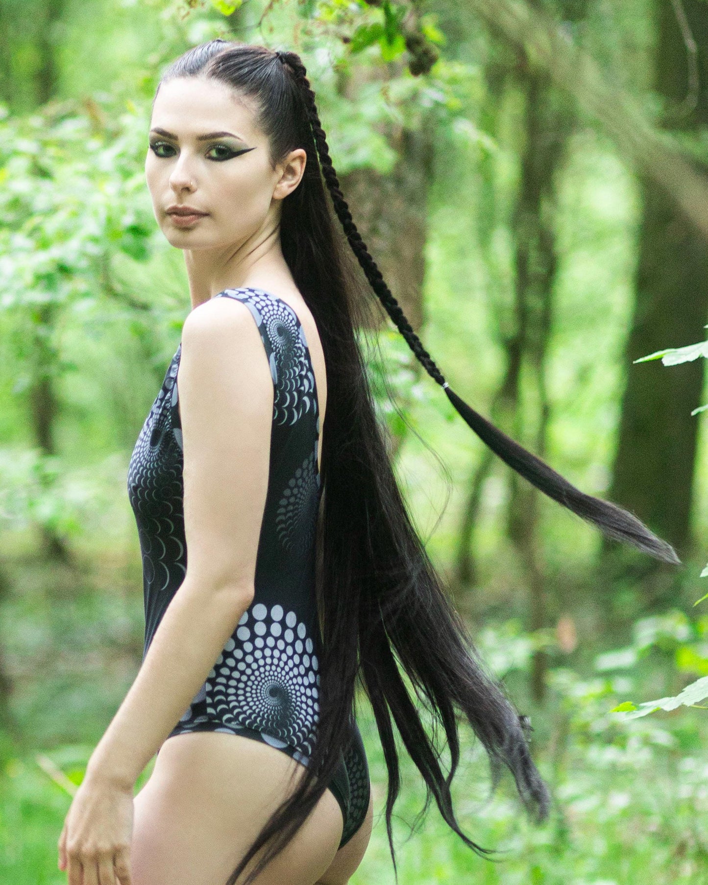 Schwarzer Designer Luxus Body mit Mond Pattern Print, nachhaltiges Material, limitierte Fashion Edition, Kollaboration mit Lettau Fashion, Lunar Circles, Badeanzug