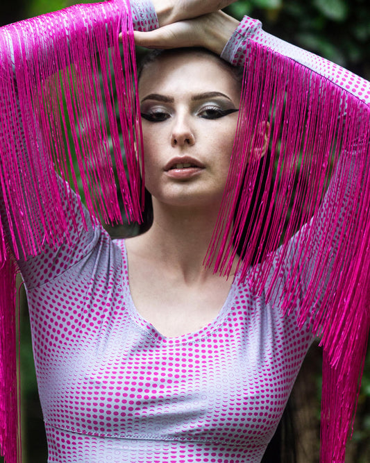 Grauer Lunar Circles langärmliger Tops und Leggins mit Pinkem Moon Pattern und Fransen– limitierte Edition Fashion Kollaboration