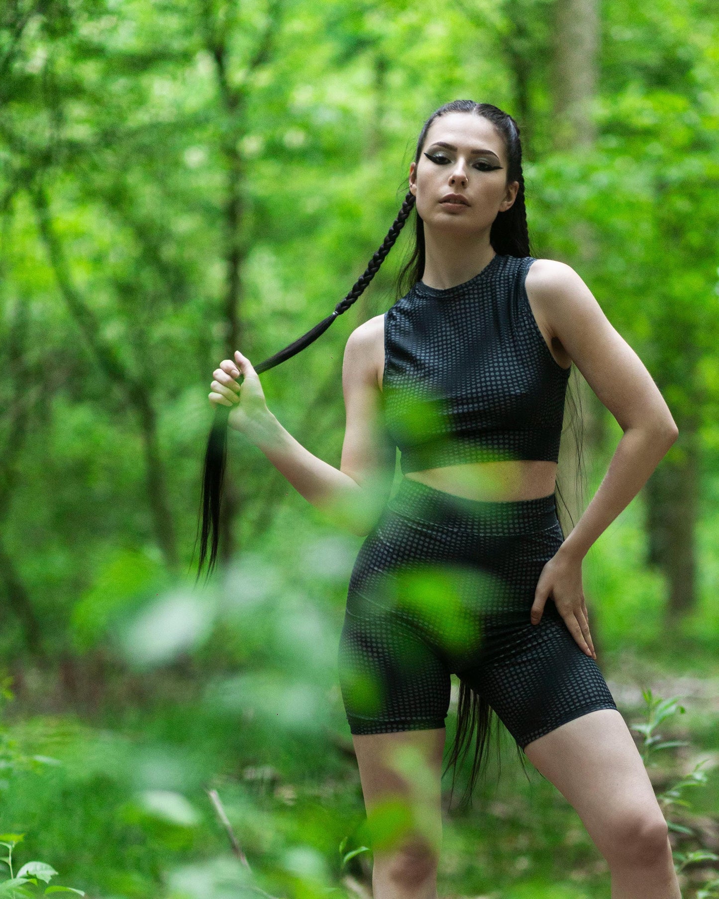 Schwarze Yoga Short und Top mit Grauem Moon Pattern, limitierte Edition Fashion Kollaboration, Lunar Circles 