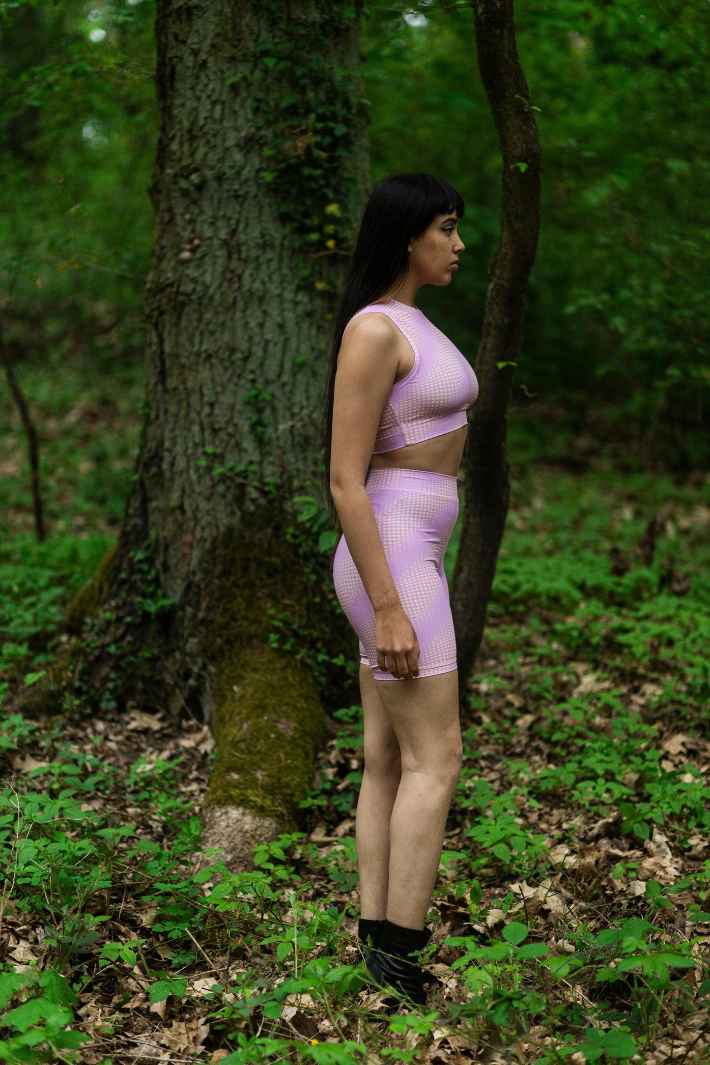 Rosa Yoga Short und Top mit Gelbem Moon Pattern, limitierte Edition Fashion Kollaboration, Lunar Circles 