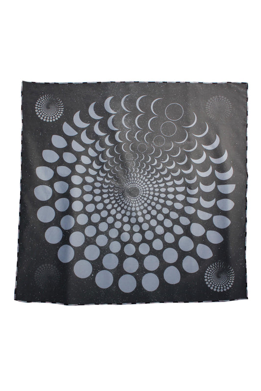Schwarzes Designer Tuch mit Mond Pattern Print, Bio Seide, limitierte Edition Fashion Kollaboration, Lunar Circles 