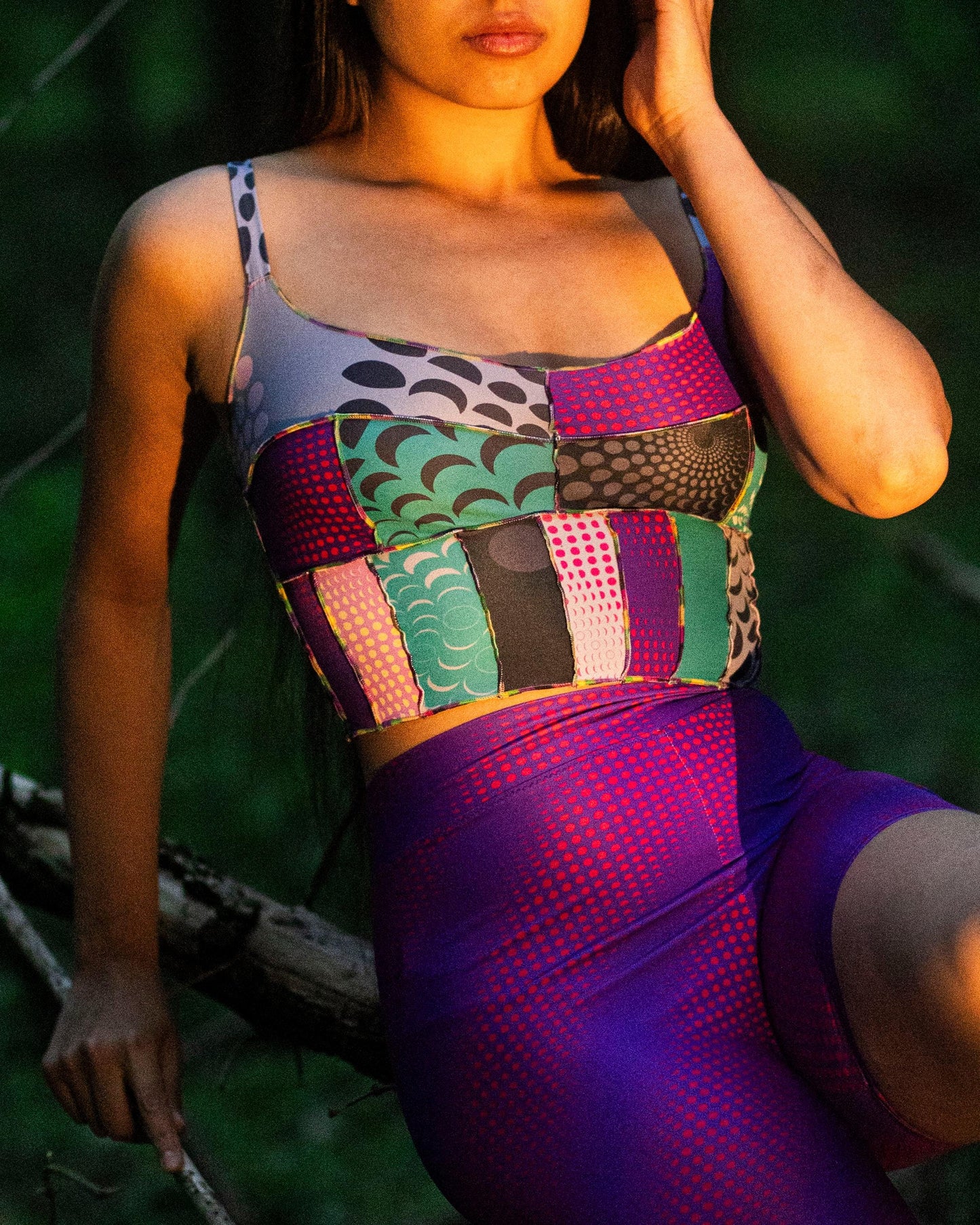 Lunar Circles Fashion – Bodysuit, Bikini, Scarfs, Leggings, Shorts oder Top mit einzigartigem Moon Phases Pattern, inspiriert von echten Mondjahren