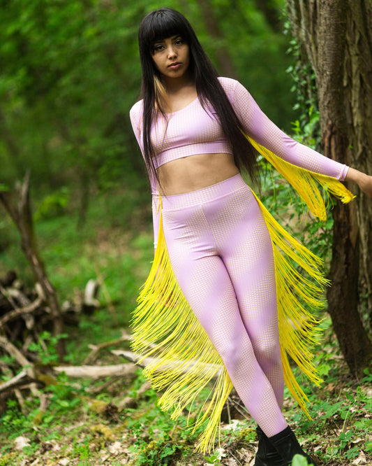 Rosa Lunar Circles langärmliger Tops und Leggins mit Gelbem Moon Pattern und Fransen– limitierte Edition Fashion Kollaboration