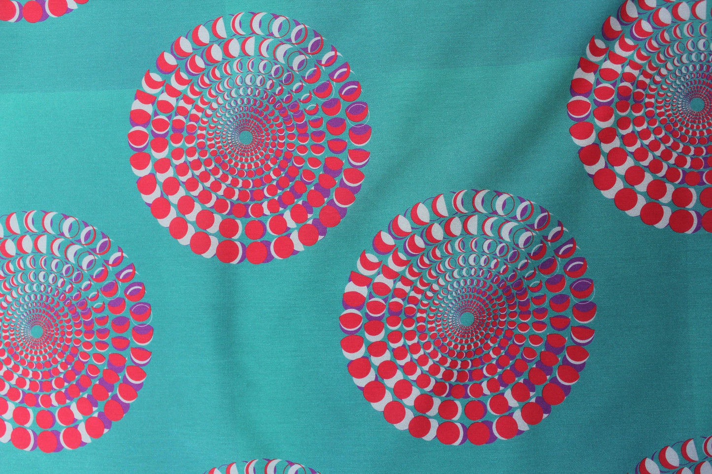 Türkises Designer Tuch mit Mond Pattern Print, Bio Seide, limitierte Edition Fashion Kollaboration, Lunar Circles 