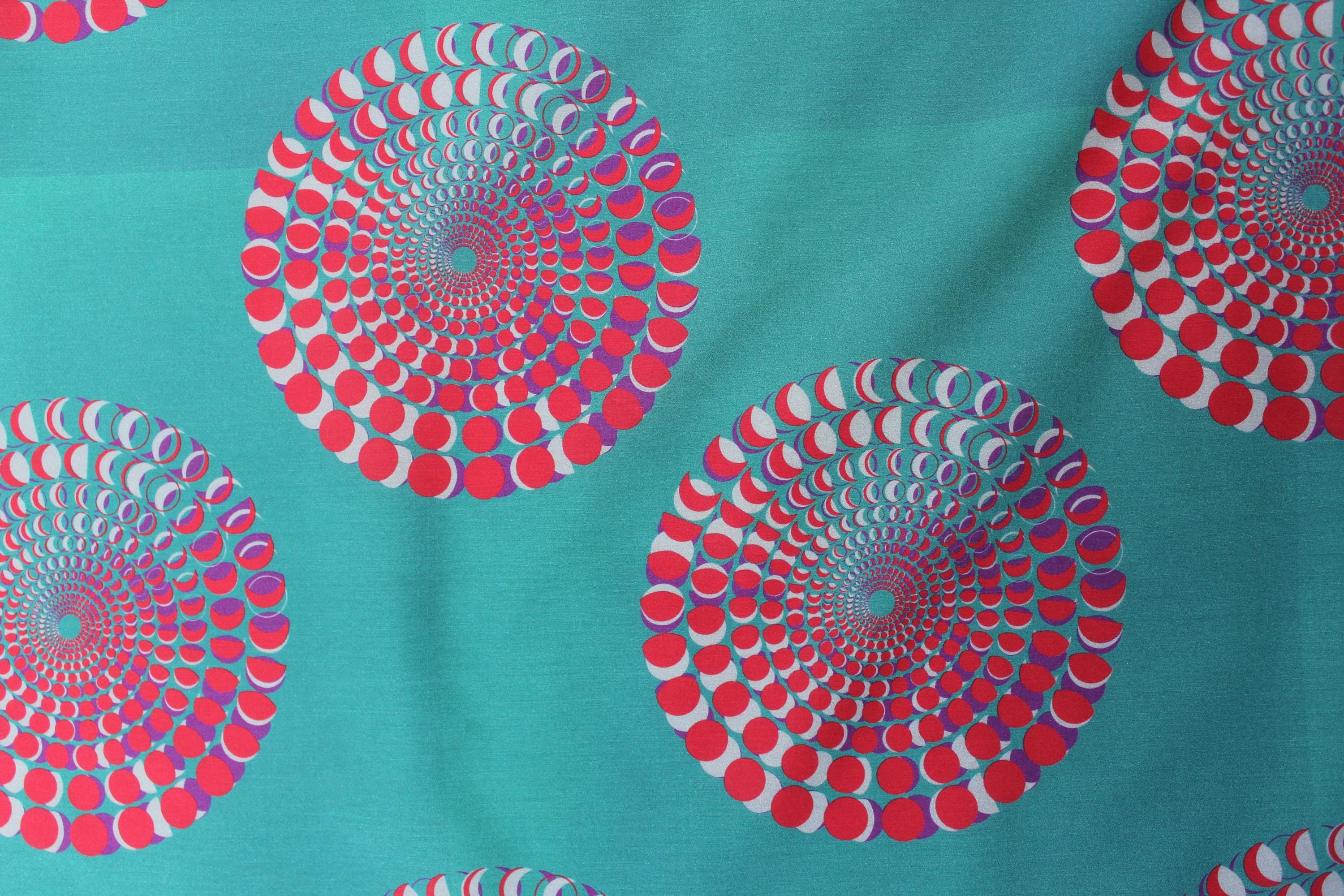 Türkises Designer Tuch mit Mond Pattern Print, Bio Seide, limitierte Edition Fashion Kollaboration, Lunar Circles 