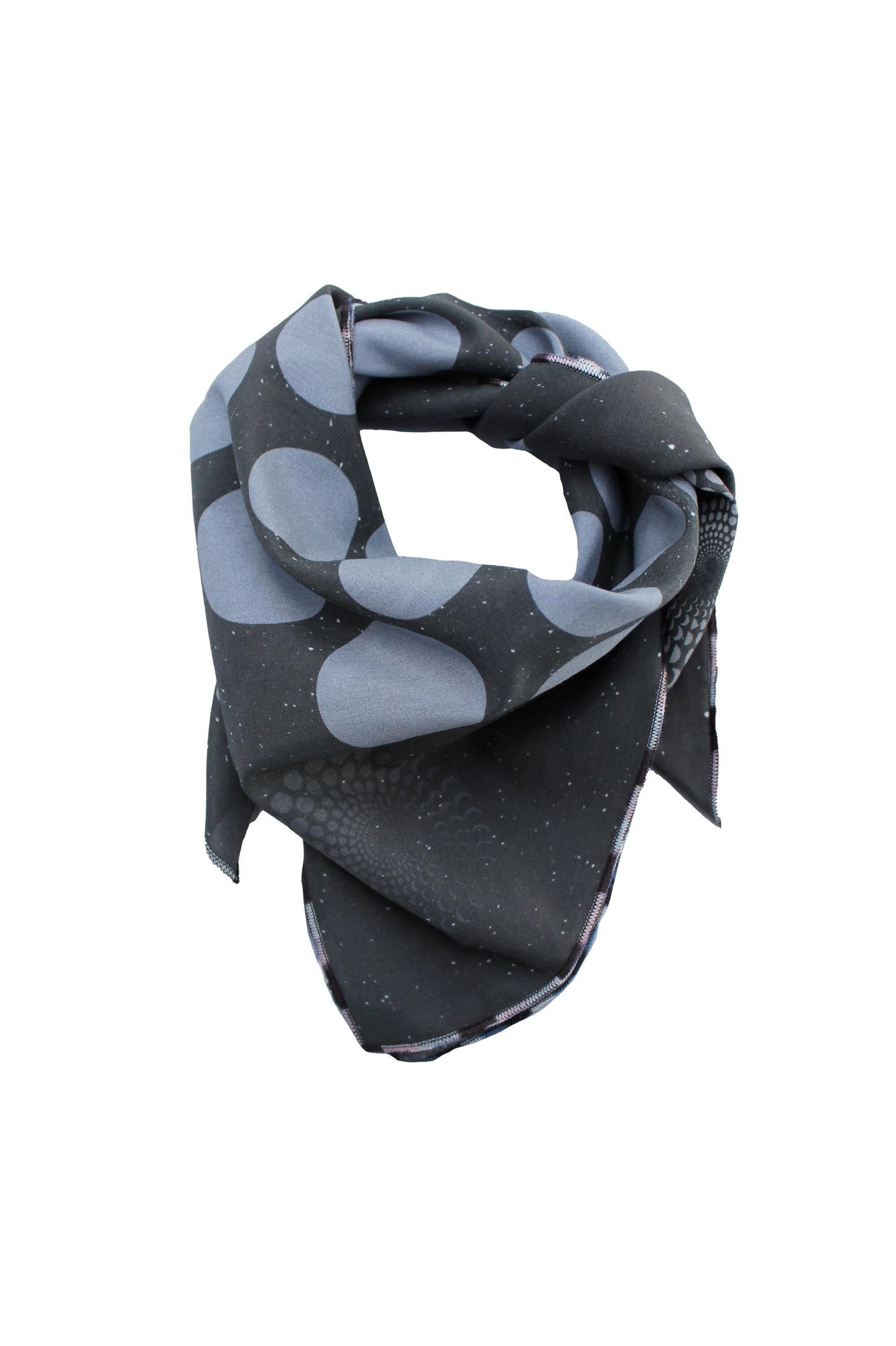 Schwarzes Designer Tuch mit Mond Pattern Print, Bio Seide, limitierte Edition Fashion Kollaboration, Lunar Circles 