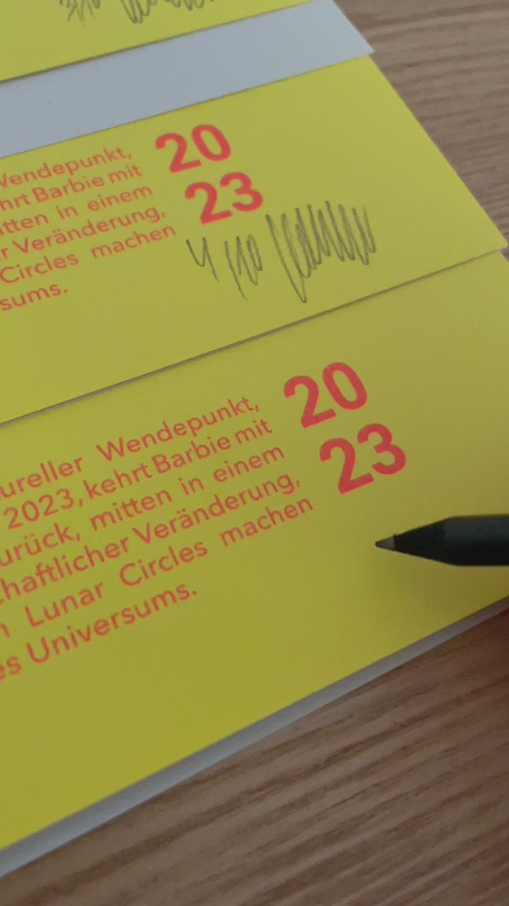 Limitierter Kunstdruck der Mondphasen von 1959 und 2023 auf Fedrigoni Papier. Inspiriert von der Erfindung der Barbie und dem Barbie Film mit Margot Robbie und Ryan Gosling. A3 Poster Design von Theresa Lambrecht. Handsigniert.
