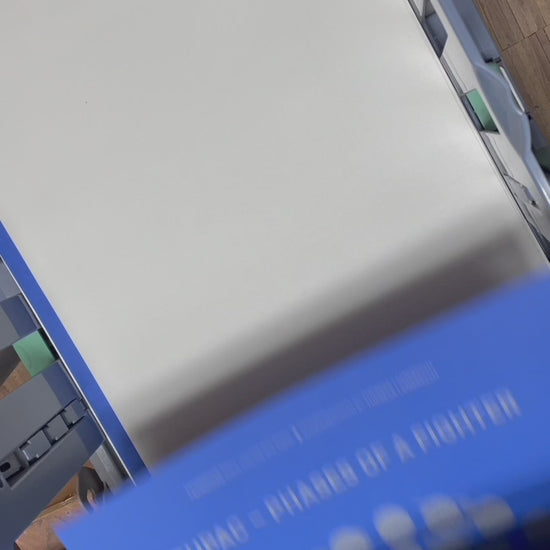 Limitierte A3 Kunstedition der Mondphasen 1971 und 1996, gewidmet Tupac Shakur. Riso-Druck auf Fedrigoni Papier. Moon Code Design von Theresa Lambrecht.